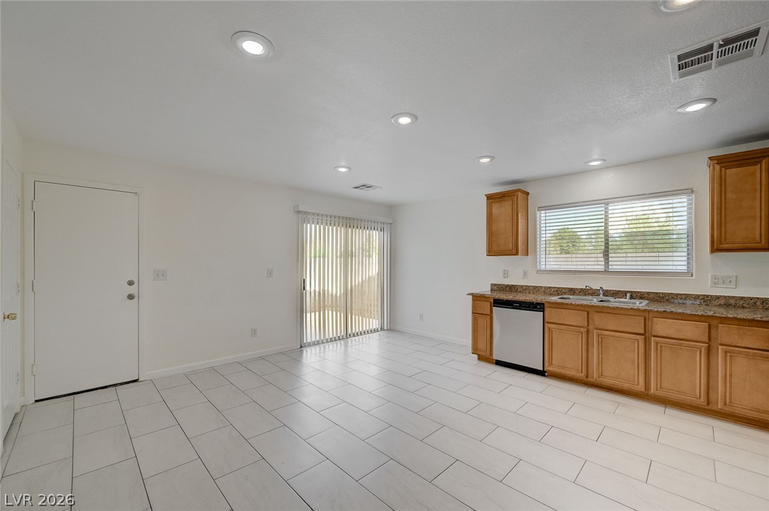 5672 Park City Avenue Property Photo 6