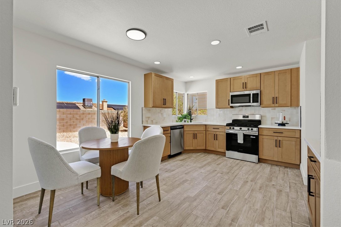 530 Reliance Avenue Property Photo 7