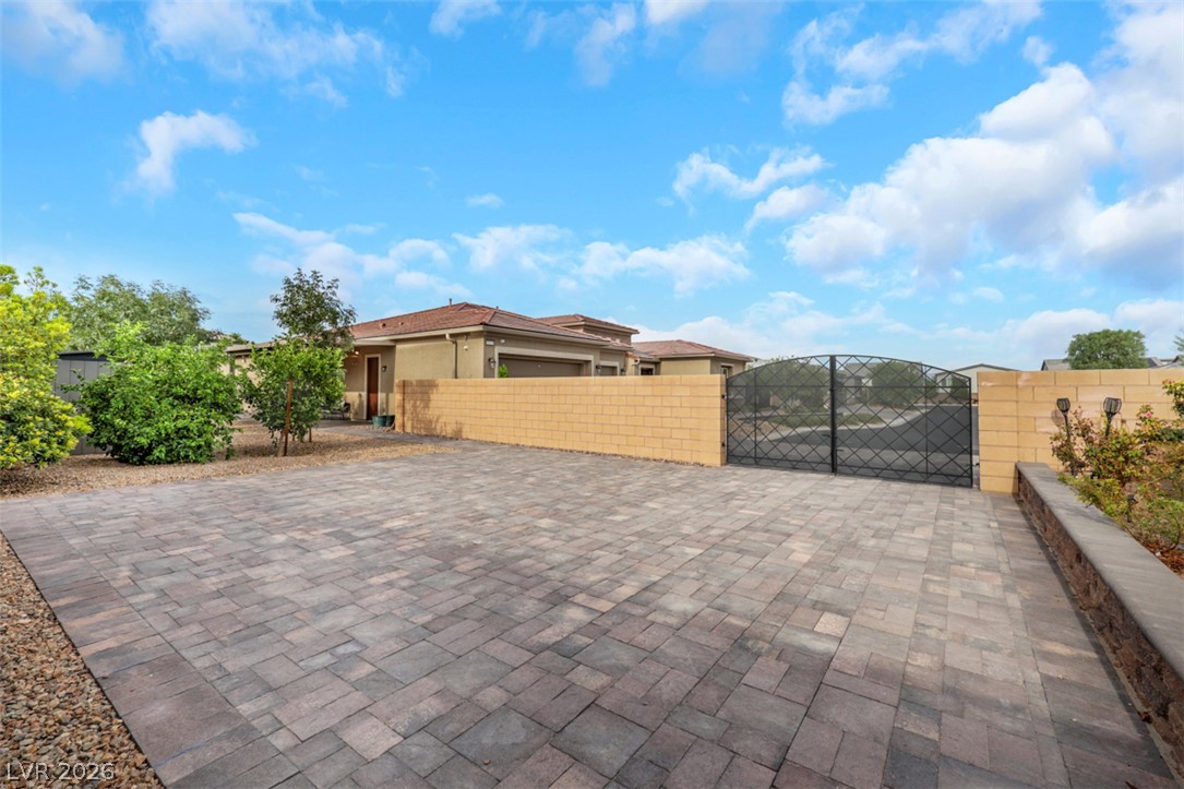 8425 South Tenaya Way Property Photo 11