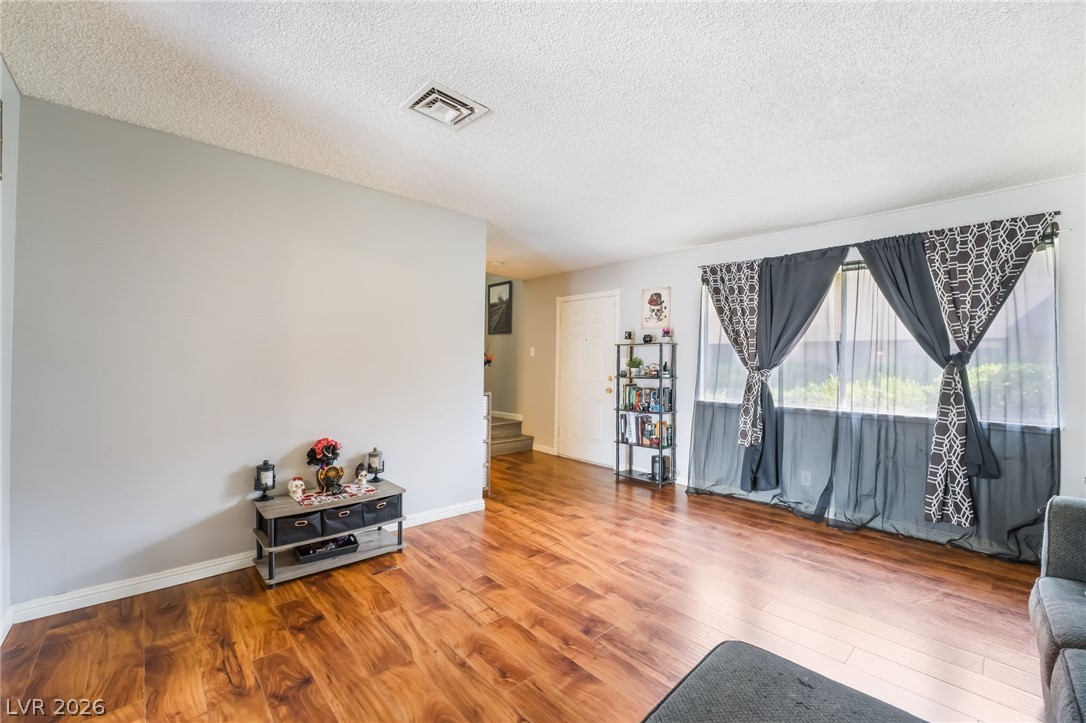 6135 Meadowgrass Lane Property Photo 4