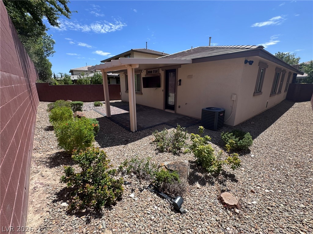 10524 Harvest Green Way Property Photo 8