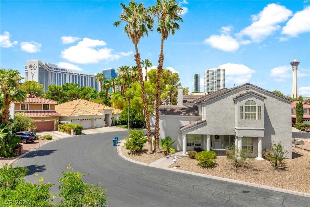2847 Queens Courtyard Drive Property Photo 2