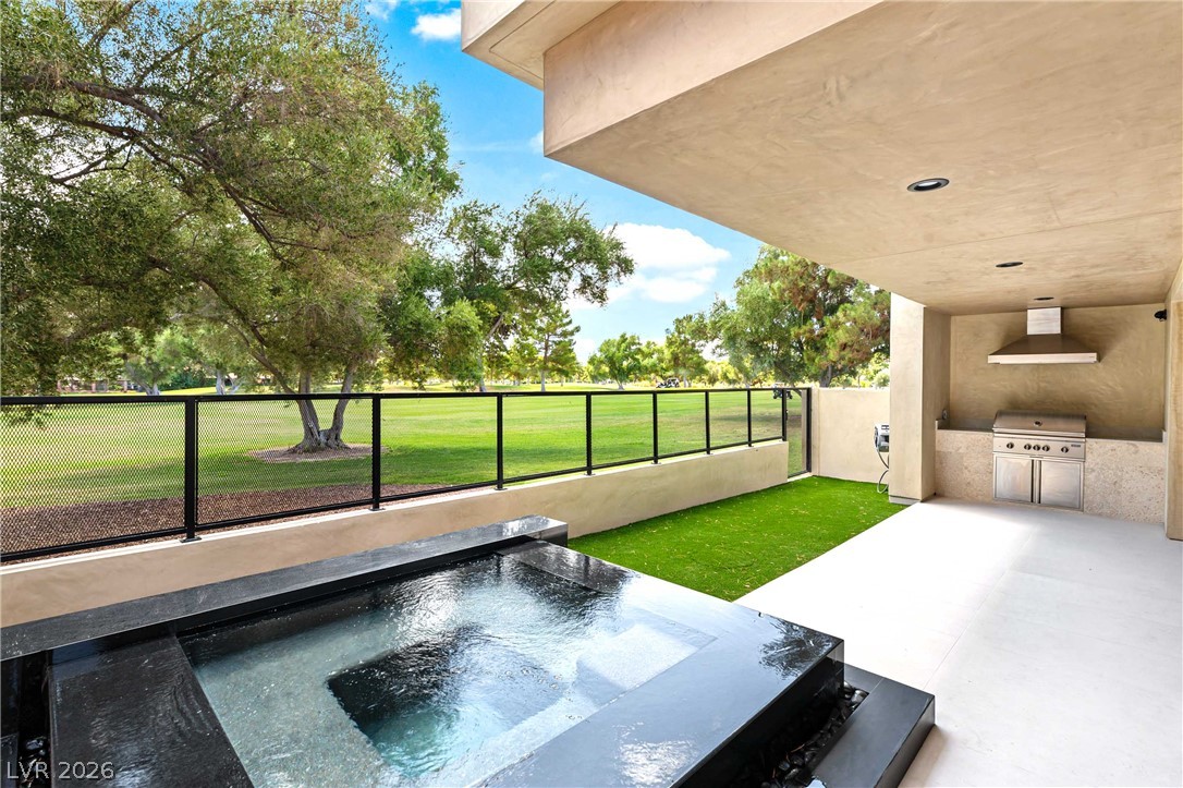 2847 Queens Courtyard Drive Property Photo 3
