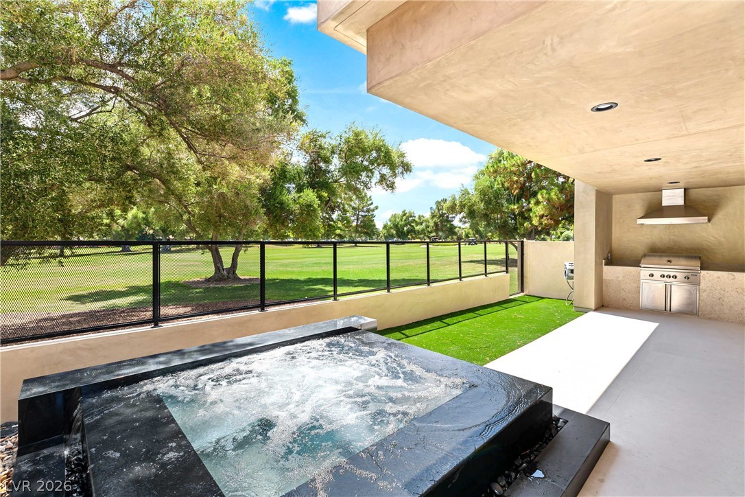 2847 Queens Courtyard Drive Property Photo 3