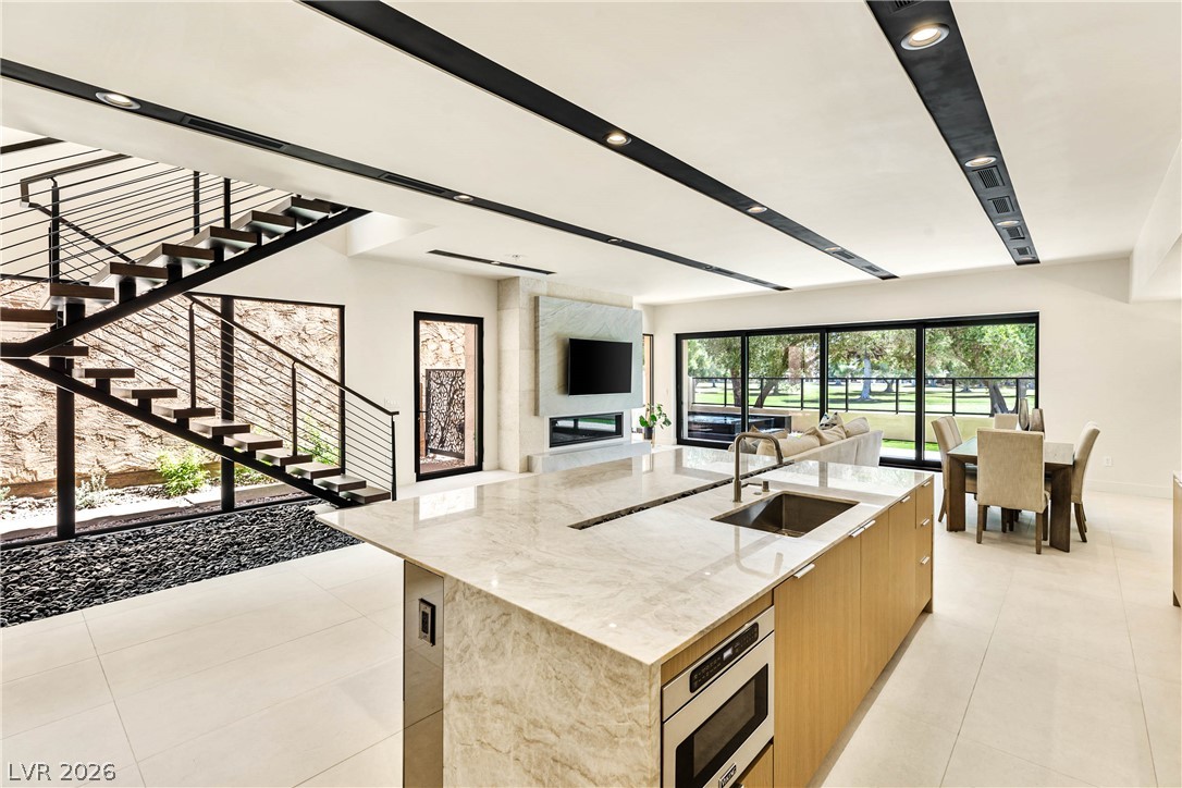 2847 Queens Courtyard Drive Property Photo 10