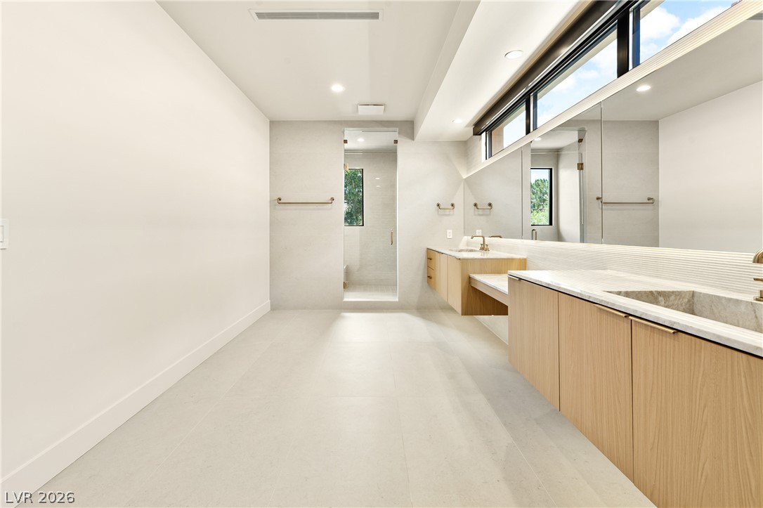 2847 Queens Courtyard Drive Property Photo 40