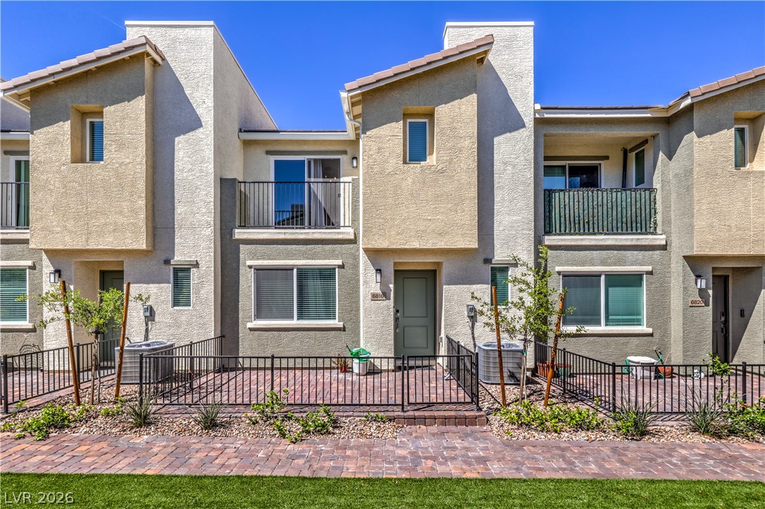 6816 Citron Mist Court Property Photo 2