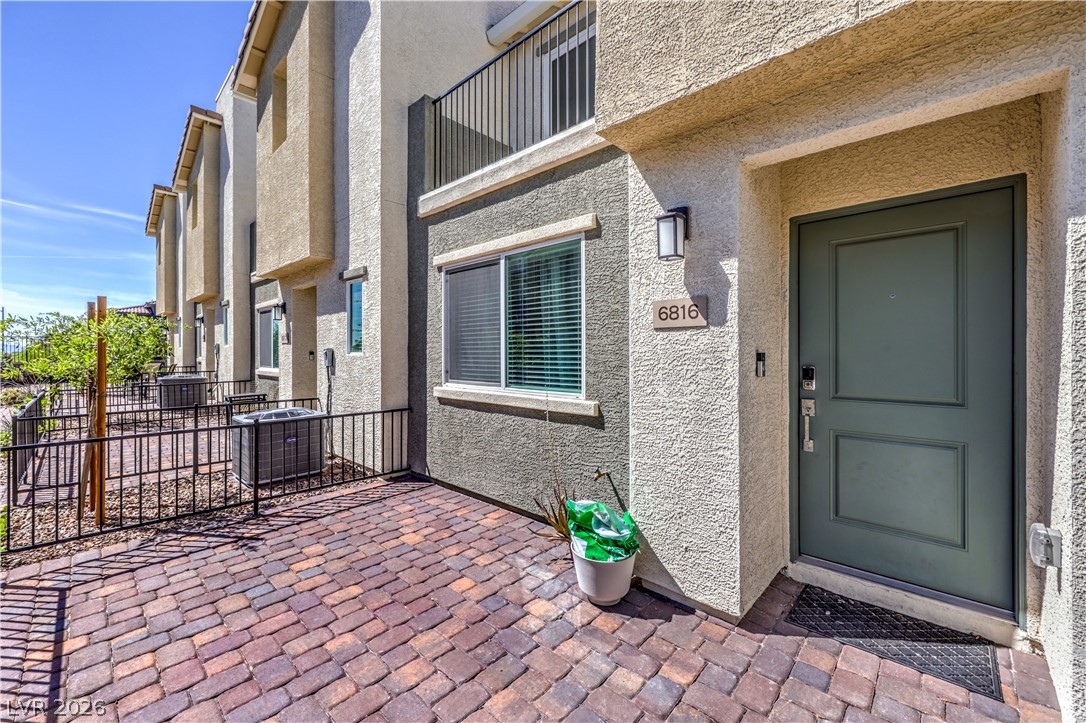 6816 Citron Mist Court Property Photo 4