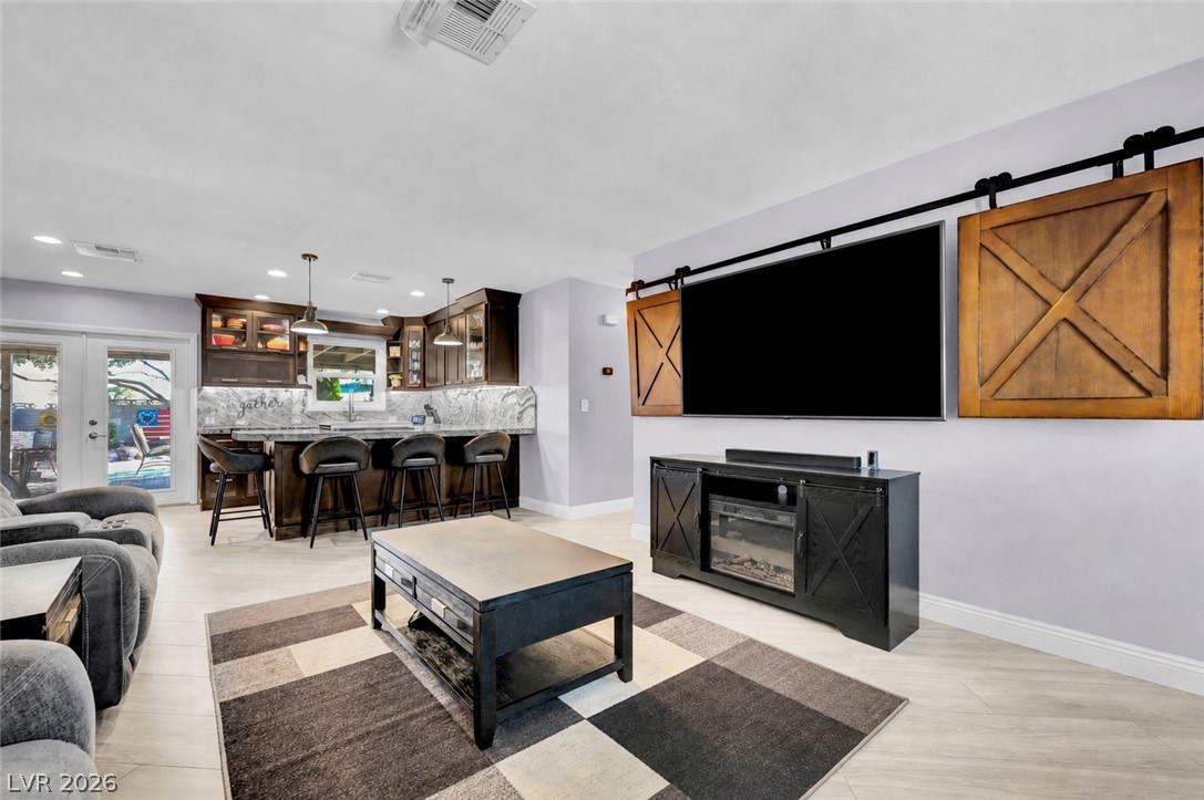 1522 Della Court Property Photo 5