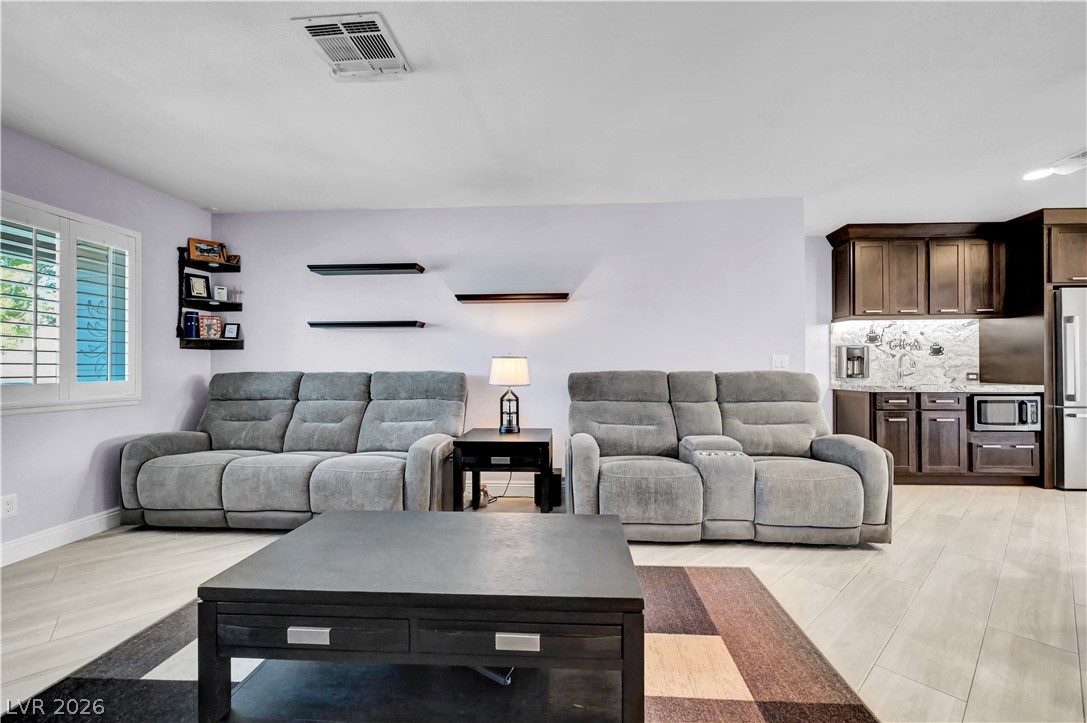 1522 Della Court Property Photo 7
