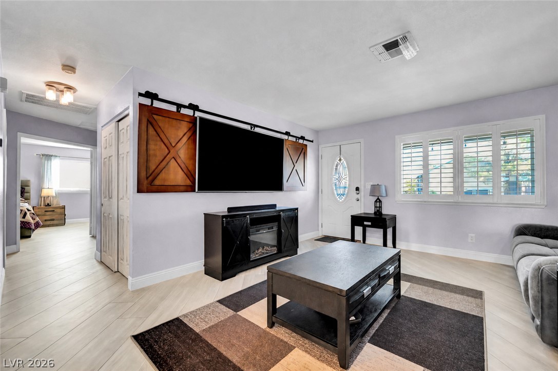 1522 Della Court Property Photo 8