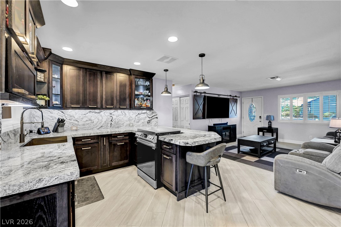 1522 Della Court Property Photo 12