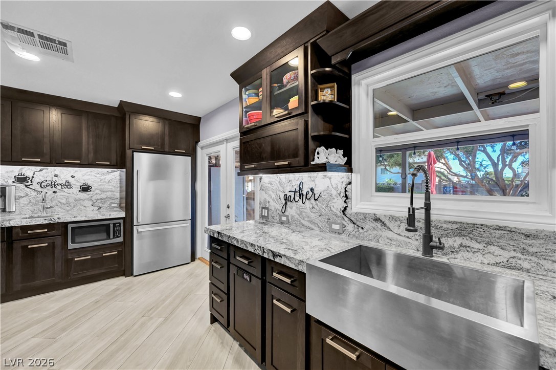 1522 Della Court Property Photo 16
