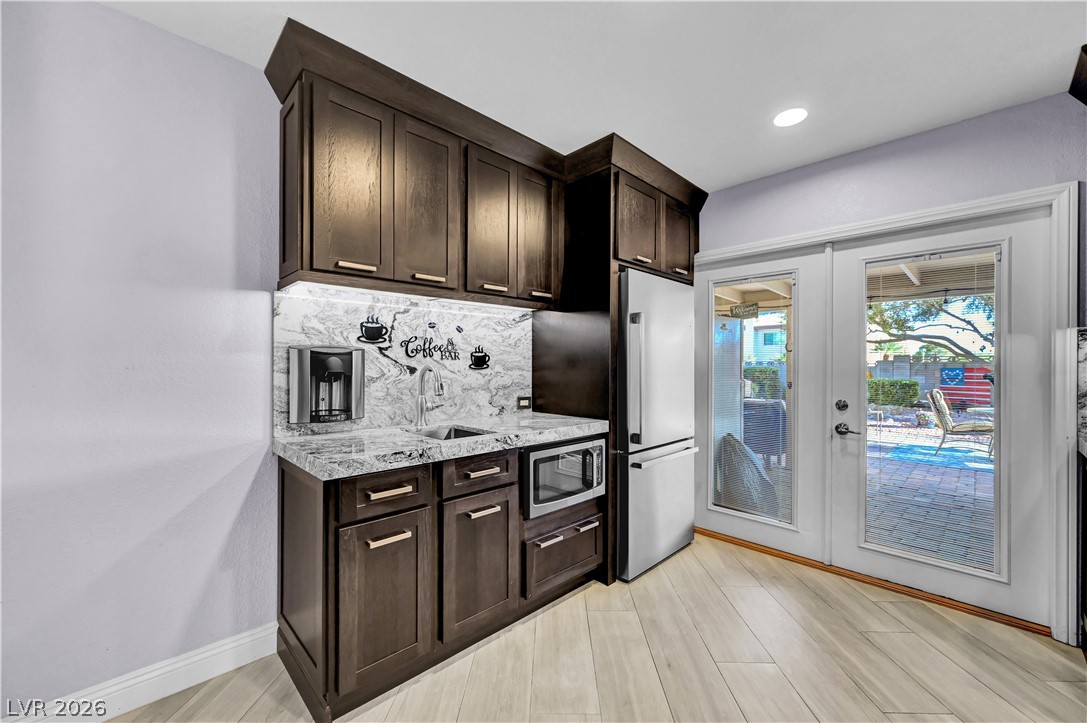 1522 Della Court Property Photo 18