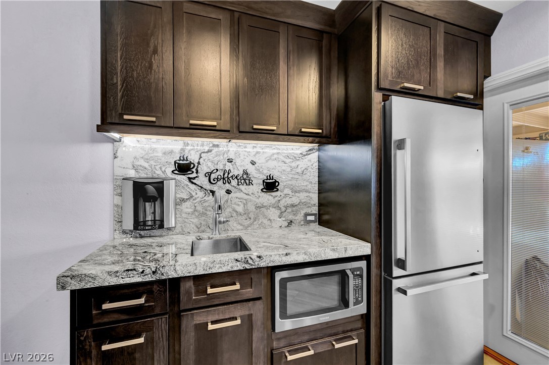 1522 Della Court Property Photo 19