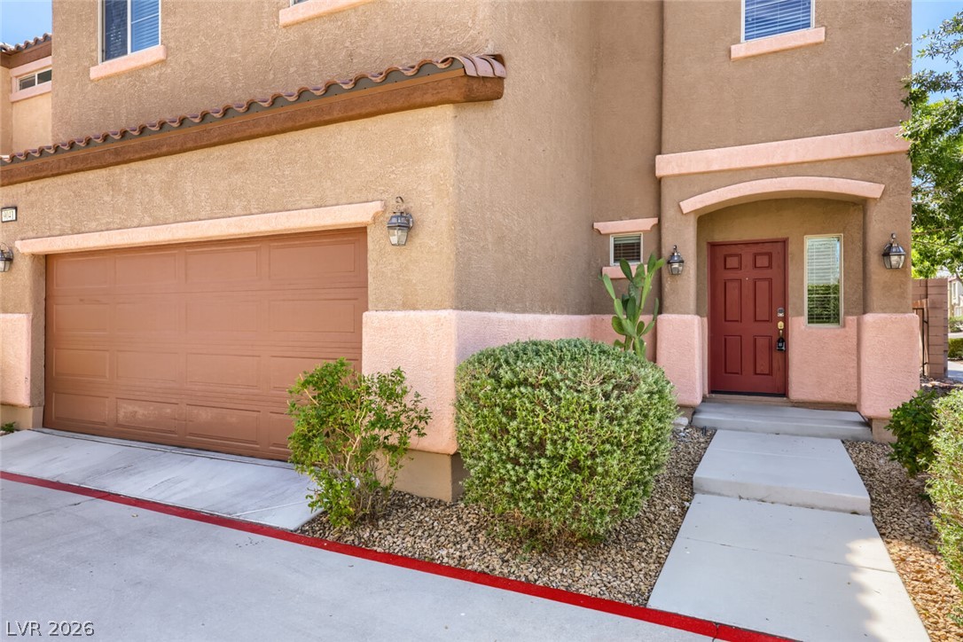 9041 Silken Crests Court Property Photo 4