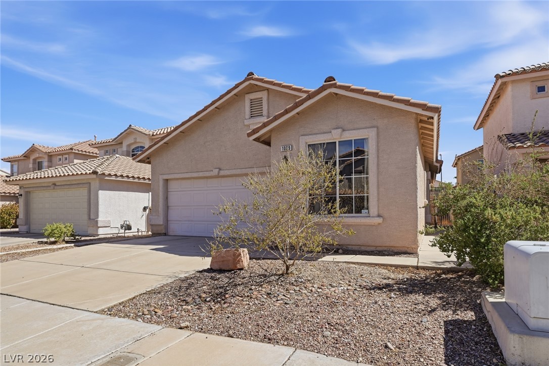 1069 Sweeping Ivy Court Property Photo 2