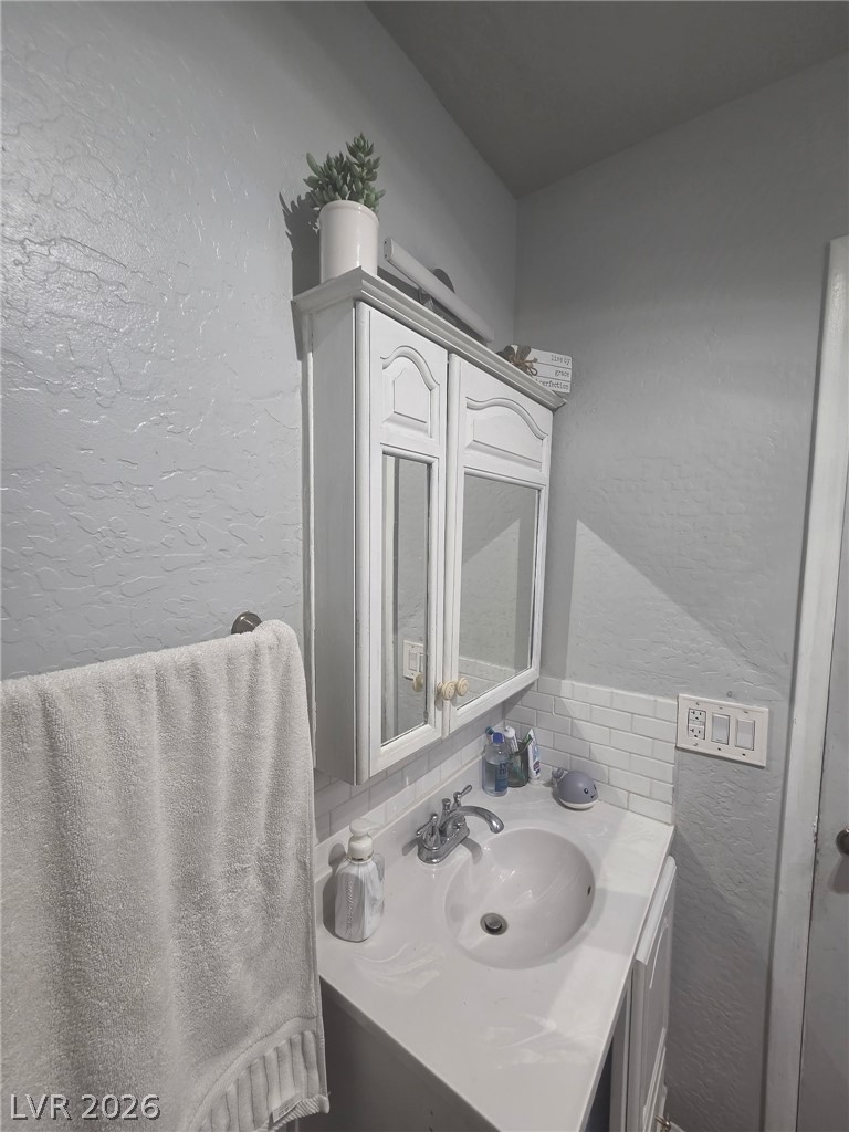 2036 Canterbury Drive Property Photo 3