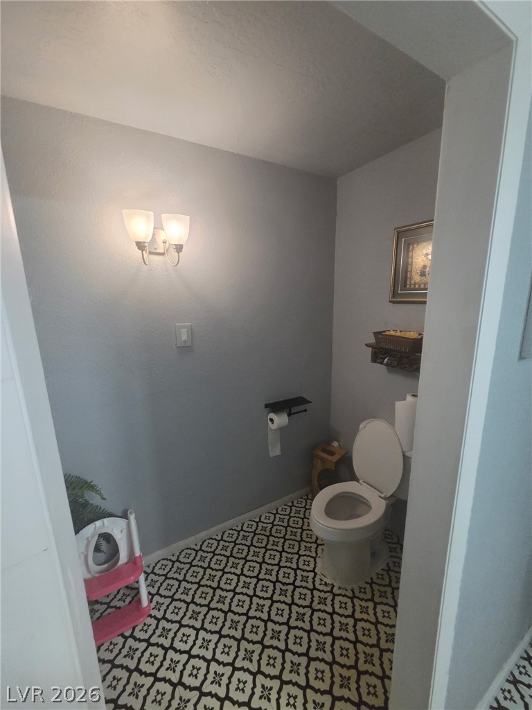 2036 Canterbury Drive Property Photo 4