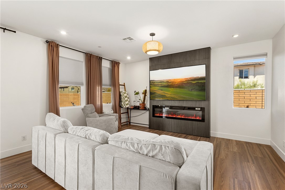 863 Benning Street Property Photo 2