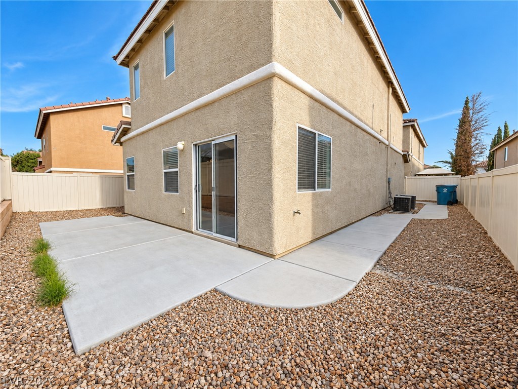 11970 Giles Street Property Photo 11