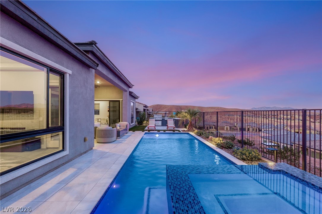 36 Thorn Creek Street Property Photo 8