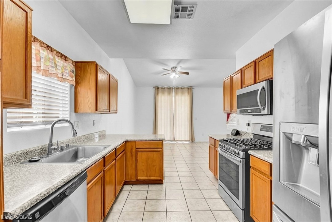 5129 Coral Beach Street Property Photo 3