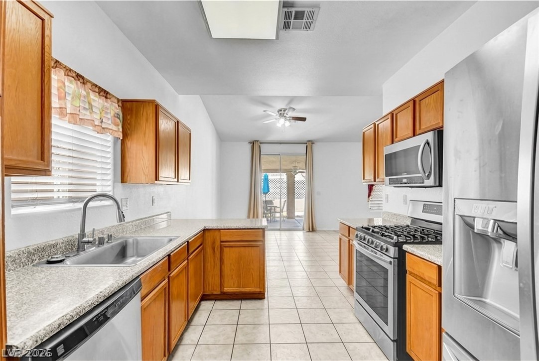 5129 Coral Beach Street Property Photo 4