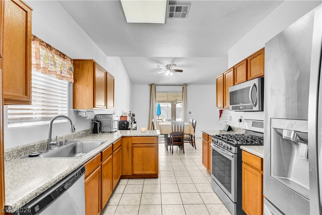 5129 Coral Beach Street Property Photo 5
