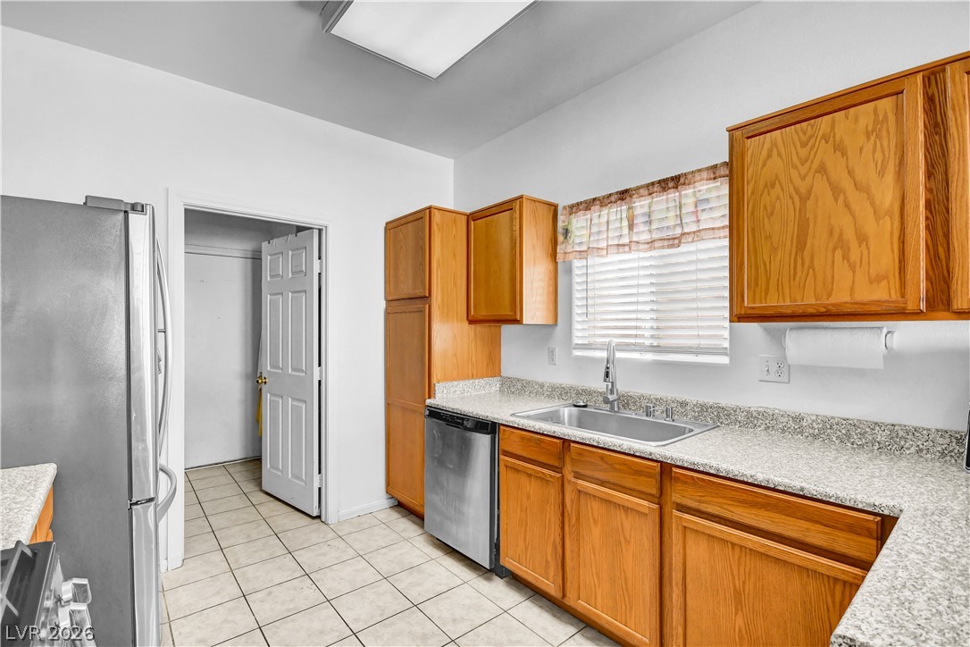 5129 Coral Beach Street Property Photo 6