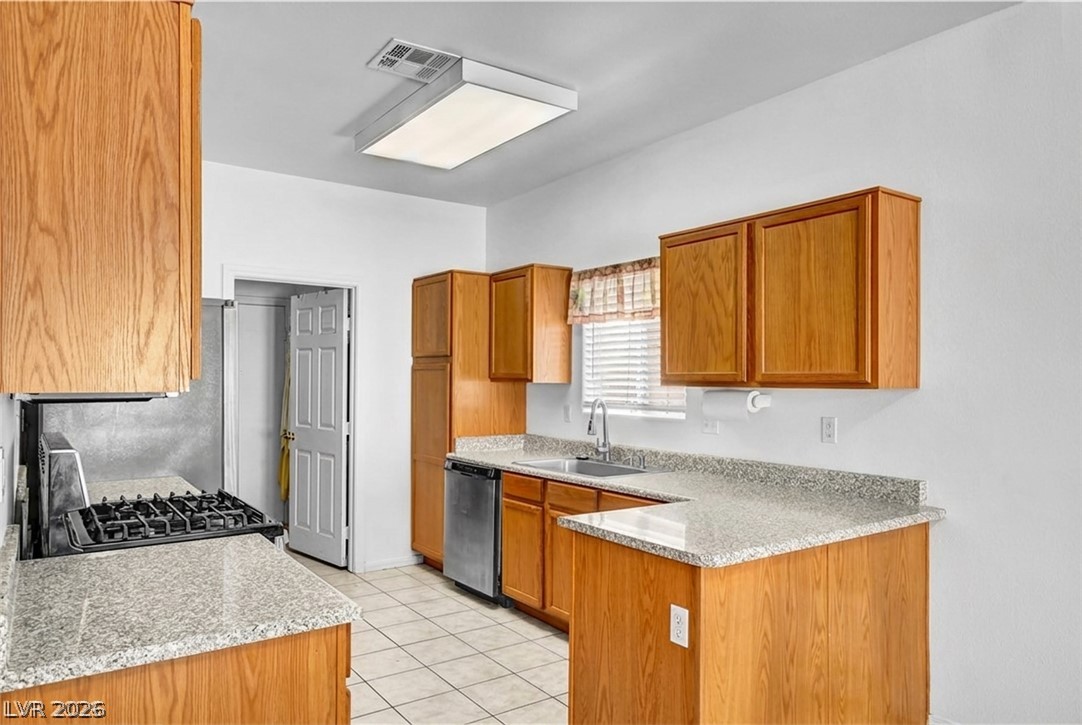 5129 Coral Beach Street Property Photo 8