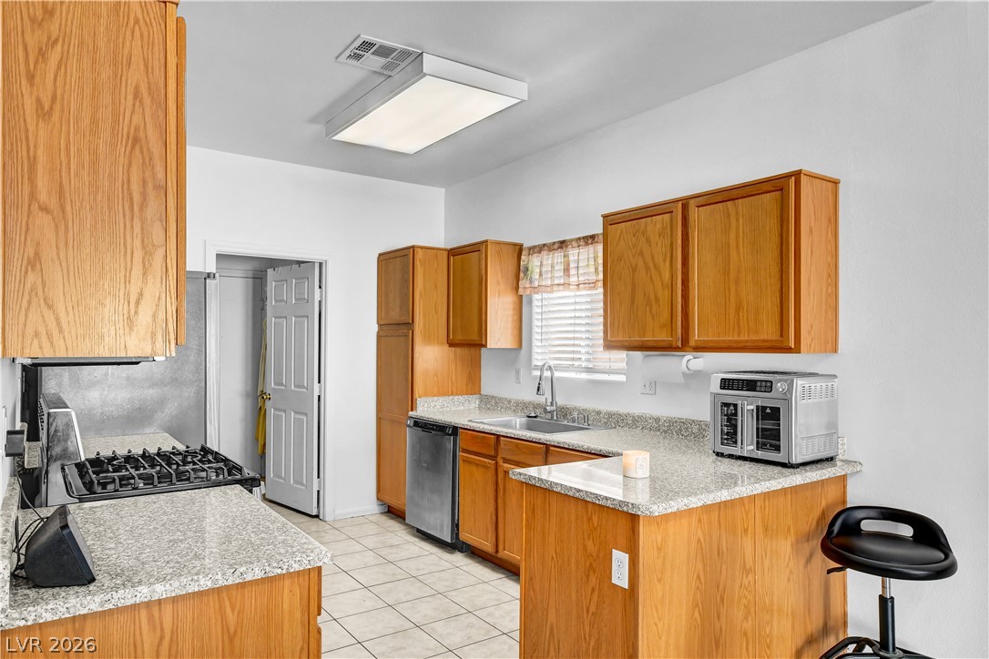 5129 Coral Beach Street Property Photo 9