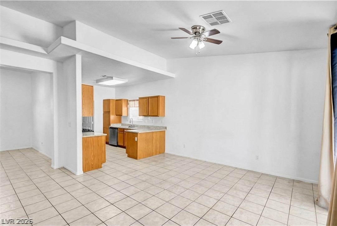 5129 Coral Beach Street Property Photo 9