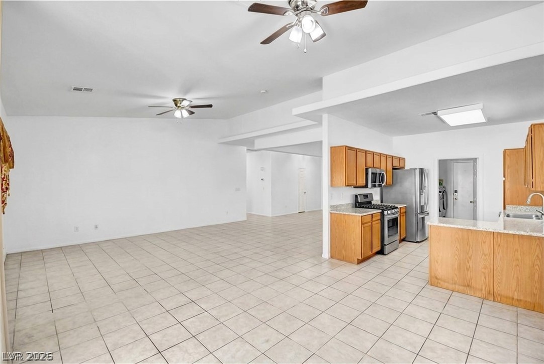 5129 Coral Beach Street Property Photo 12