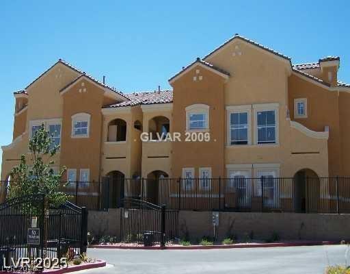 3975 North Hualapai Way 284 Property Photo 1