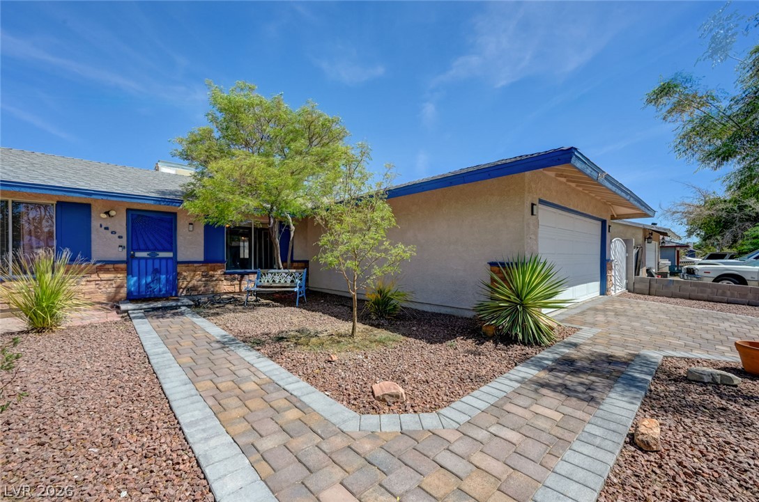 1209 Meadbrook Street Property Photo 3
