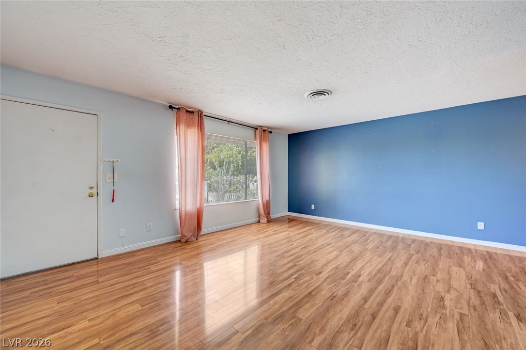1209 Meadbrook Street Property Photo 5
