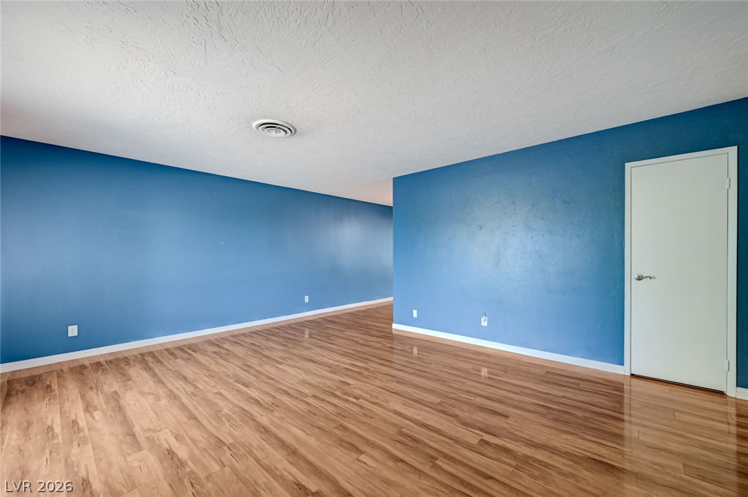 1209 Meadbrook Street Property Photo 6
