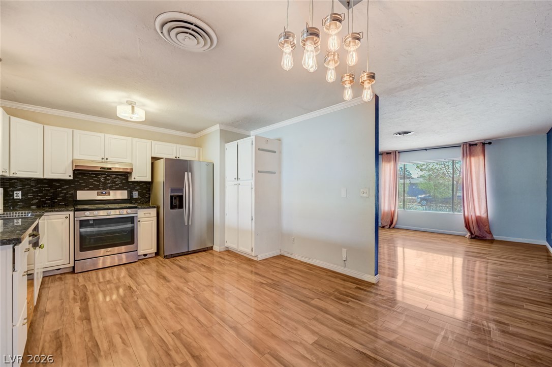 1209 Meadbrook Street Property Photo 11