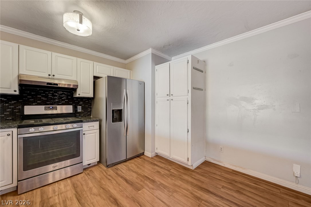 1209 Meadbrook Street Property Photo 12