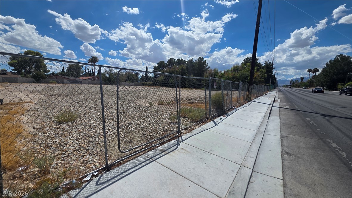 3995 West Vegas Drive Property Photo 3