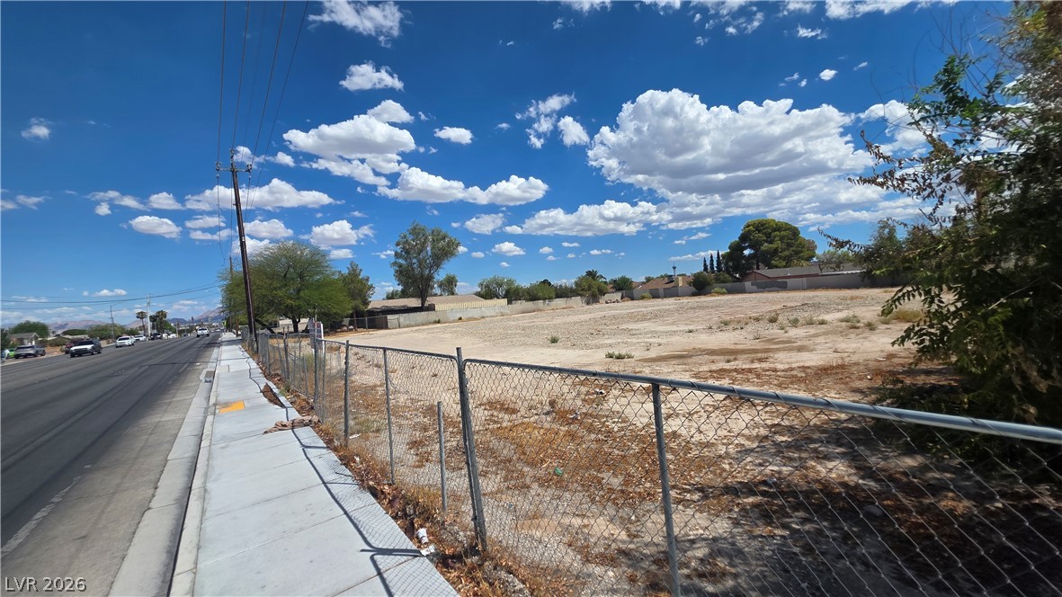 3995 West Vegas Drive Property Photo 8