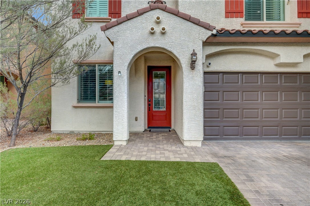 7694 Canyon Diablo Road Property Photo 3