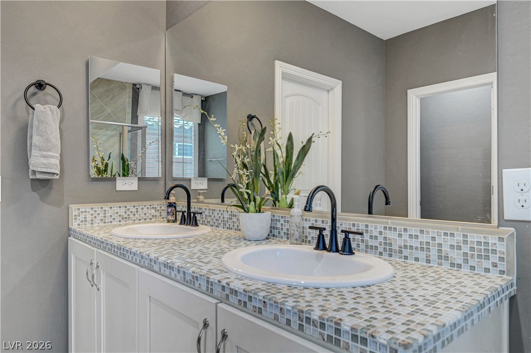 7694 Canyon Diablo Road Property Photo 40
