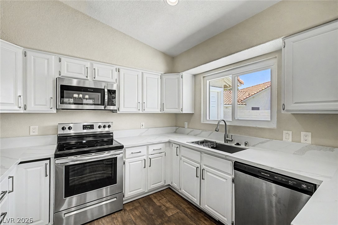 1101 Byorick Way Property Photo 12