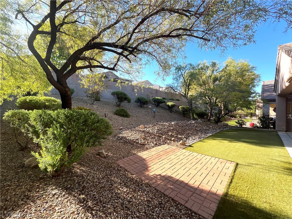 2527 Stardust Valley Drive Property Photo 34