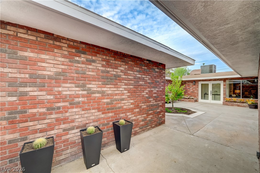 2101 Santiago Street Property Photo 6