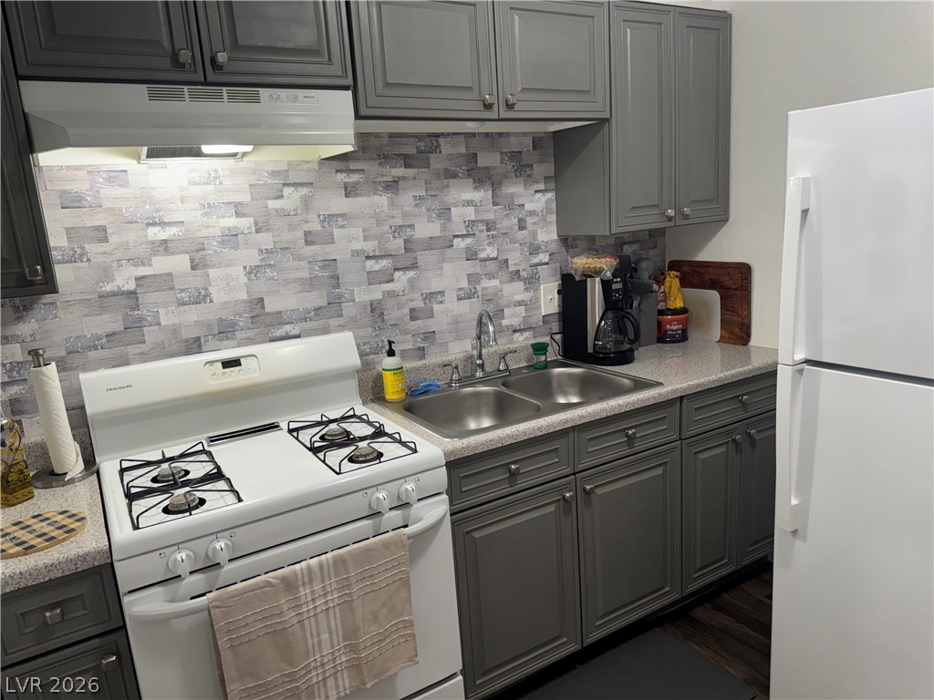 3982 Voxna Street Property Photo 17