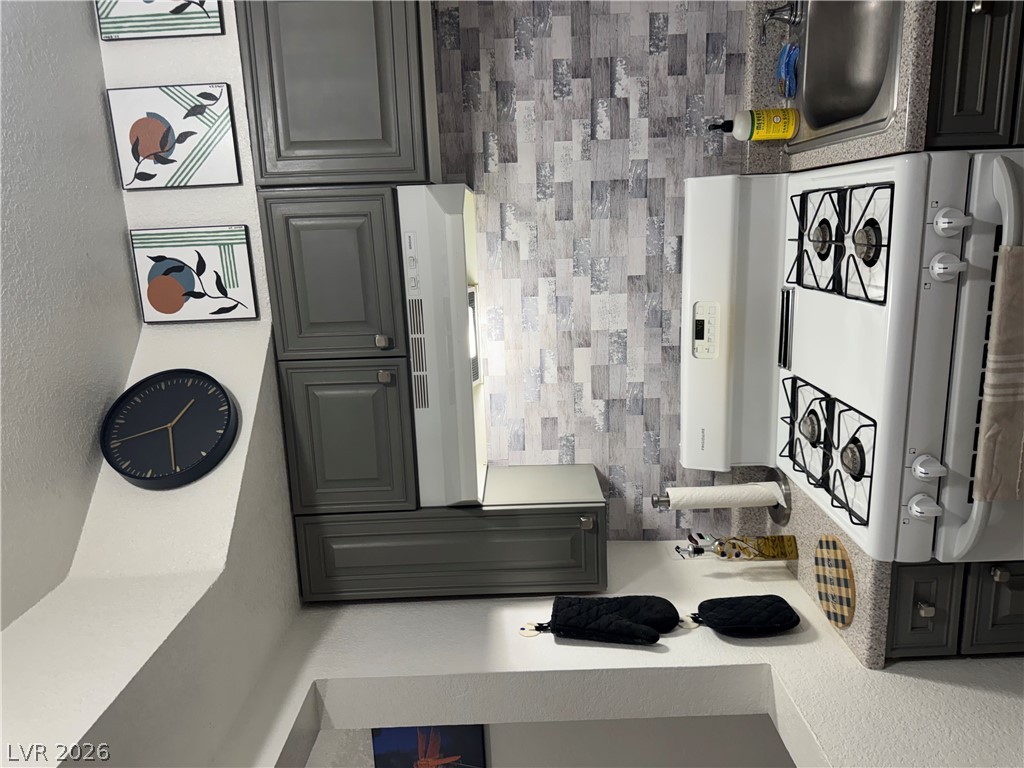 3982 Voxna Street Property Photo 23