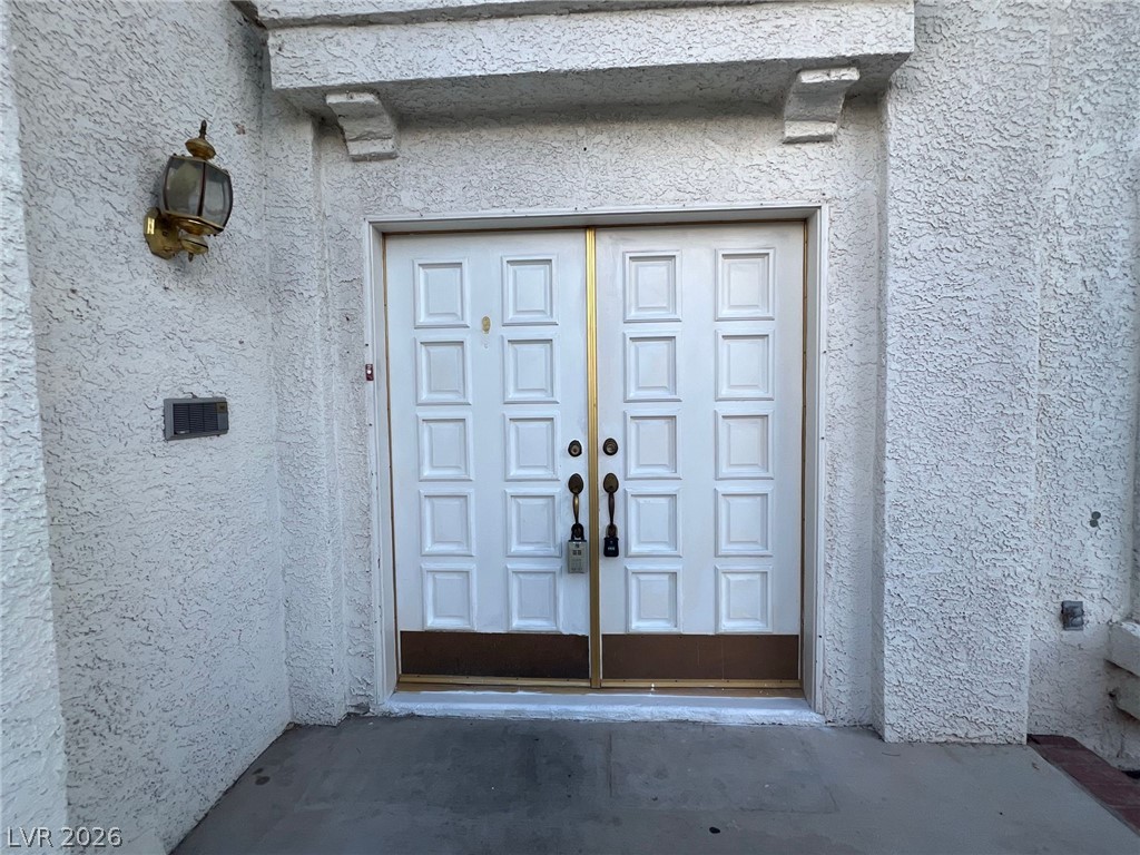 9448 Navy Blue Court Property Photo 4